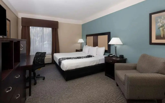 photo 5 of La Quinta Inn & Suites Savannah Airport-Pooler