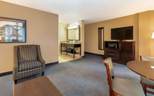 photo 2 of La Quinta Inn & Suites Seattle Downtown