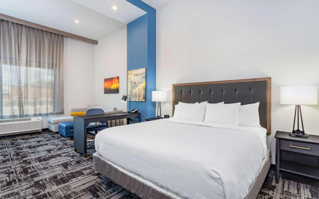 photo 3 of La Quinta Suites by Wyndham South Bend Notre Dame Area