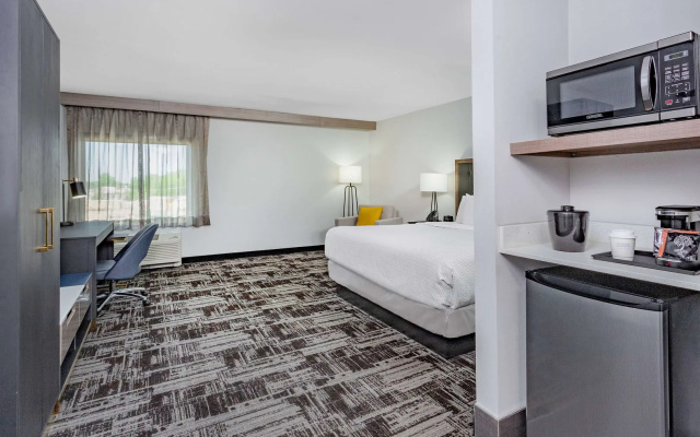 photo 5 of La Quinta Suites by Wyndham South Bend Notre Dame Area