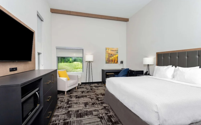 photo 4 of La Quinta Inn & Suites South Bend near Notre Dame