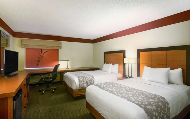 photo 4 of La Quinta Inn & Suites Springdale