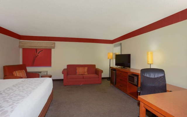 photo 5 of La Quinta Inn & Suites Springdale