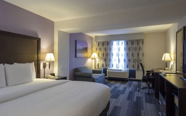 photo 3 of La Quinta Inn & Suites Springfield Airport Plaza