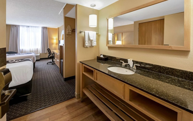 photo 4 of La Quinta Inn & Suites West Palm Beach Airport