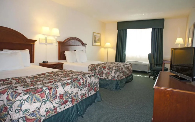 photo 4 of La Quinta Inn & Suites Westminster Promenade