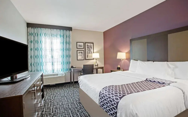 photo 4 of La Quinta Inn Suites By Wyndham York