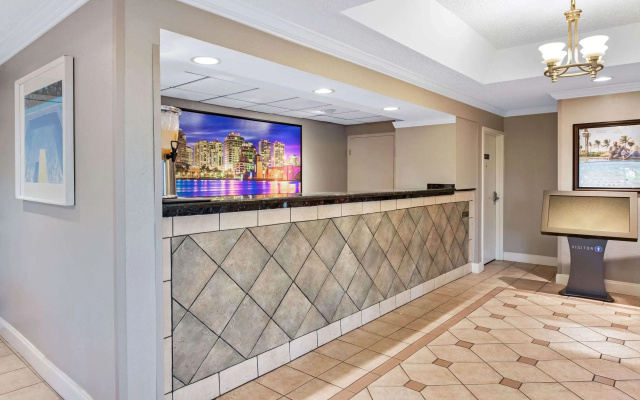 photo 2 of La Quinta Inn by Wyndham West Palm Beach - Florida Turnpike