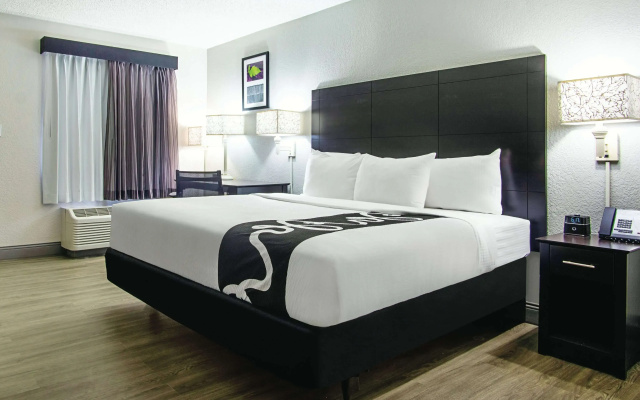 photo 3 of La Quinta Inn by Wyndham West Palm Beach - Florida Turnpike