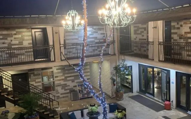 photo 2 of L.A. Sky Boutique Hotel