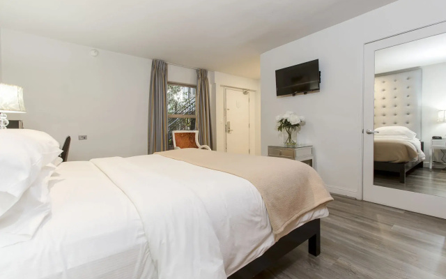 photo 4 of L.A. Sky Boutique Hotel