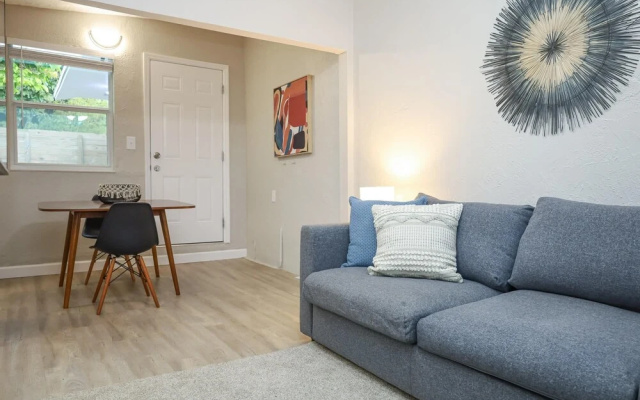 photo 2 of La Vie Boheme 3 - Cozy Sylish Studio w Parking