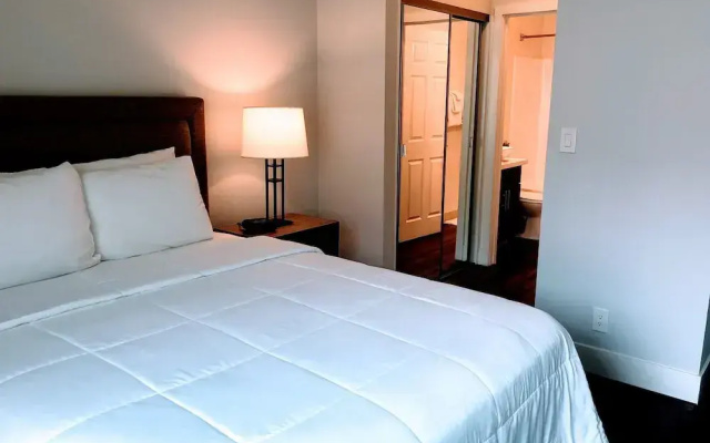 photo 3 of LA Westwood Deluxe Suites
