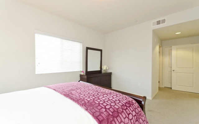 photo 4 of LA009 3 Bedroom Apartment By Senstay
