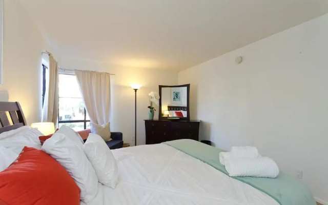 photo 3 of LA037 2 Bedroom Apartment By Senstay