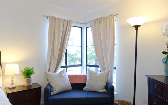 photo 4 of LA037 2 Bedroom Apartment By Senstay