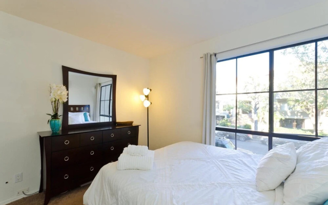 photo 5 of LA037 2 Bedroom Apartment By Senstay