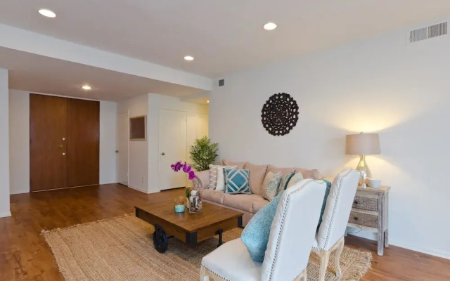 photo 4 of LA058 2 Bedroom Apartment By Senstay