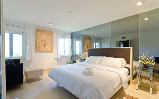 photo 2 of LA128 2 Bedroom Apartment By Senstay