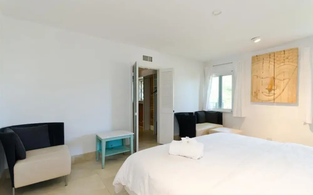photo 3 of LA128 2 Bedroom Apartment By Senstay