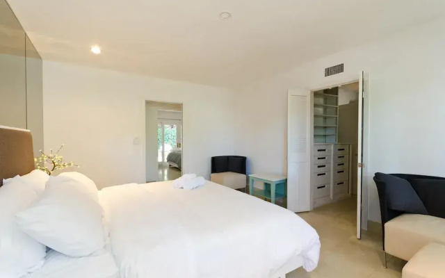 photo 5 of LA128 2 Bedroom Apartment By Senstay