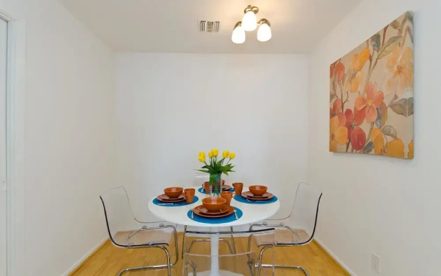 photo 5 of LA131 1 Bedroom Apartment By Senstay