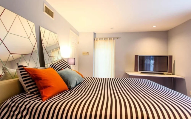 photo 5 of LA142 5 Bedroom Apartment By Senstay