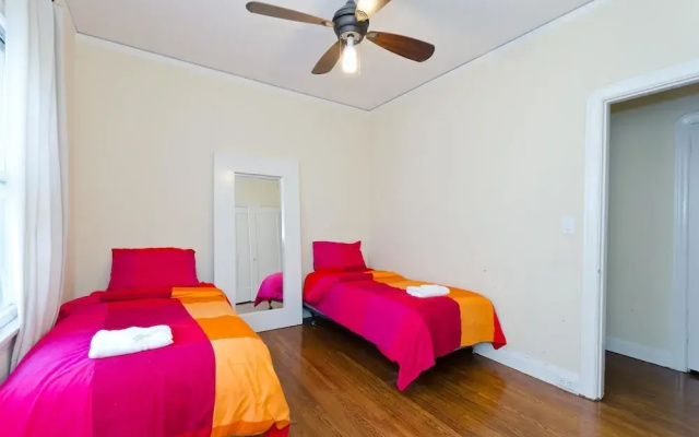 photo 2 of LA155 2 Bedroom Apartment By Senstay