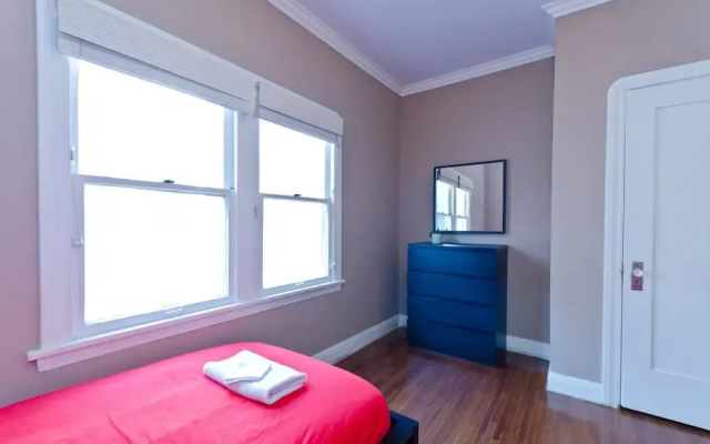 photo 3 of LA157 2 Bedroom Apartment By Senstay