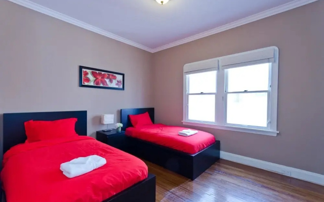 photo 4 of LA157 2 Bedroom Apartment By Senstay