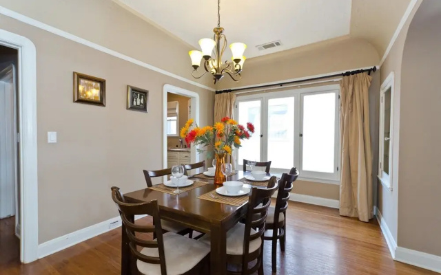 photo 5 of LA157 2 Bedroom Apartment By Senstay