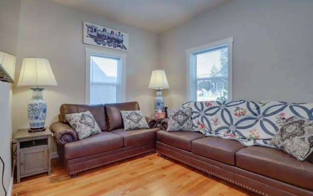 photo 4 of Lafayette Townhome: Cozy Retreat w/ Private Patio
