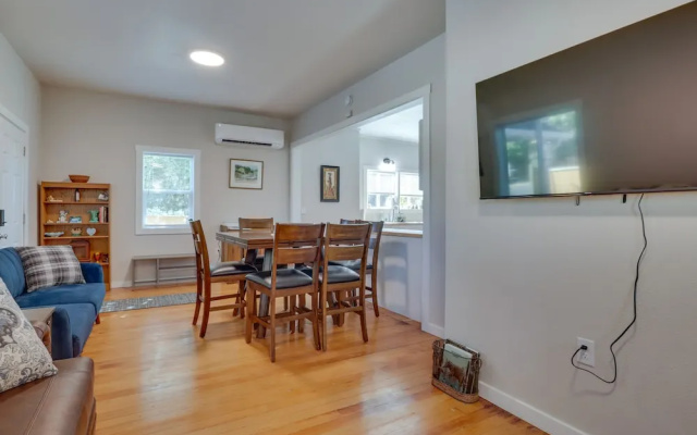 photo 5 of Lafayette Townhome: Cozy Retreat w/ Private Patio