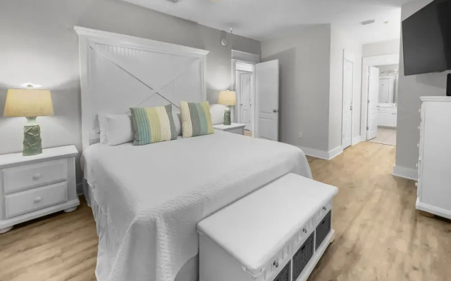 photo 5 of Lagoon Lounge 3 Bedroom Condo by Redawning