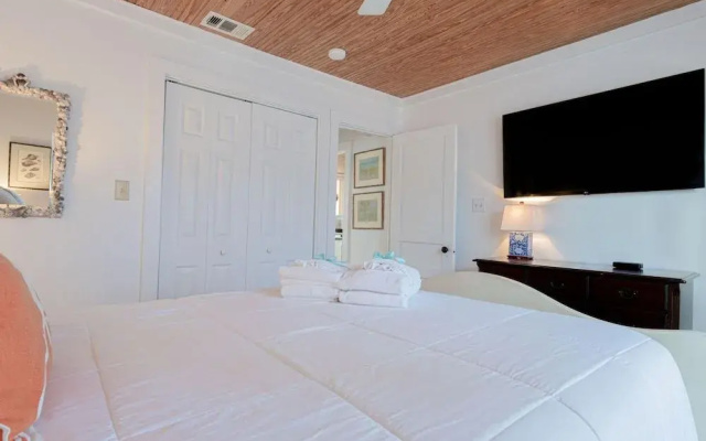 photo 4 of Laguna's Little Cottage By Blueswell