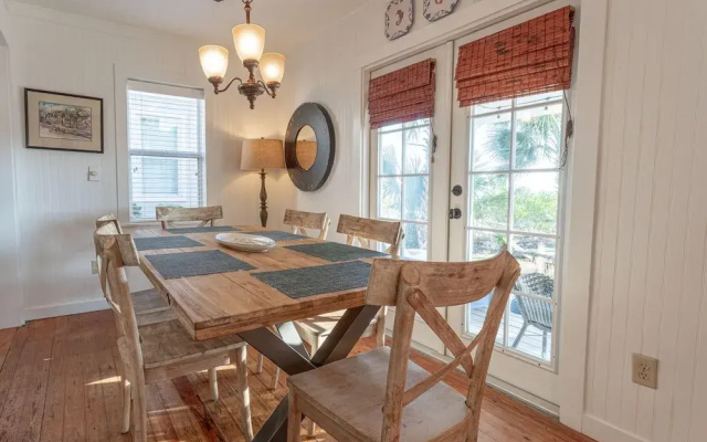 photo 5 of Laguna's Little Cottage By Blueswell