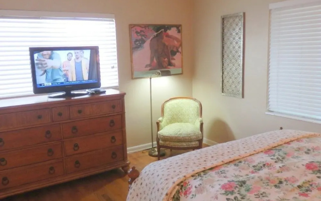 photo 3 of Lake Breeze 3/2.5 for 8 Large Pool Great Location