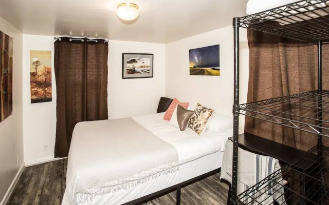 photo 2 of Lake Daze Getaway Beautiful Seattle 3 bd 1 ba