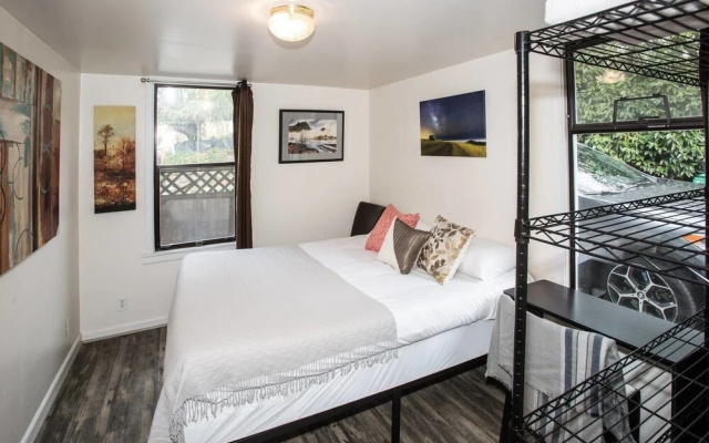 photo 5 of Lake Daze Getaway Beautiful Seattle 3 bd 1 ba