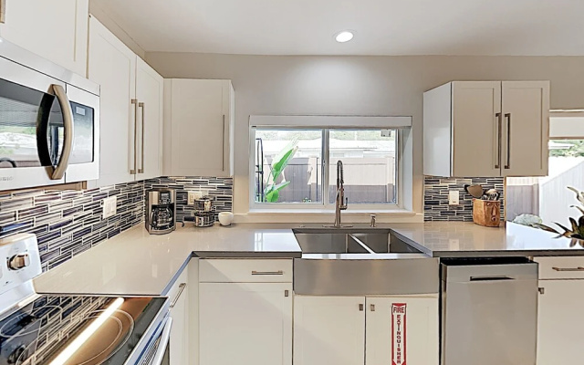 photo 3 of Lake Ridge W/ Pool & Private Courtyard 2 Bedroom Duplex