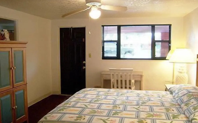 photo 2 of Lake Roy Beach Inn
