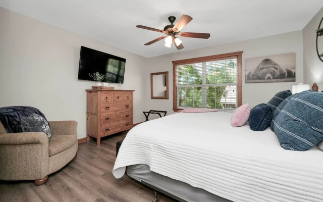 photo 4 of Lakefront Branson Cabin: 6 Mi to Branson Strip!