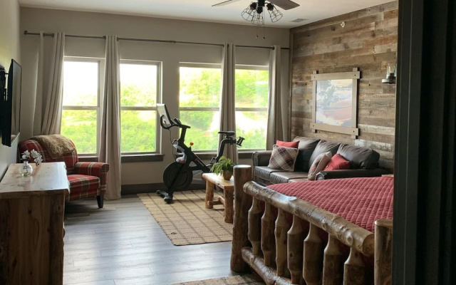 photo 2 of Lakefront Haven - 10 Br Home