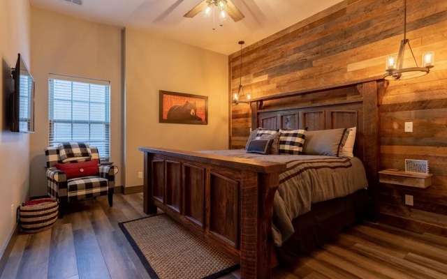 photo 4 of Lakefront Haven - 10 Br Home