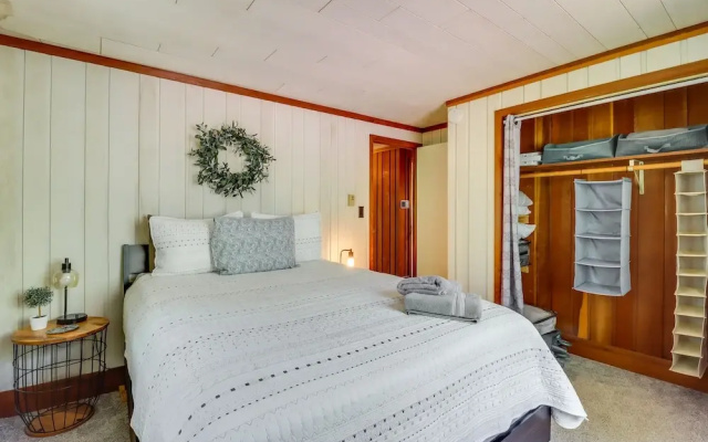 photo 4 of Lakefront Poconos Vacation Rental w/ Swim Dock!
