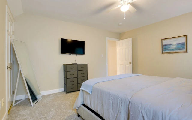 photo 3 of Lakefront Raleigh Retreat ~ 7 Mi to Downtown!