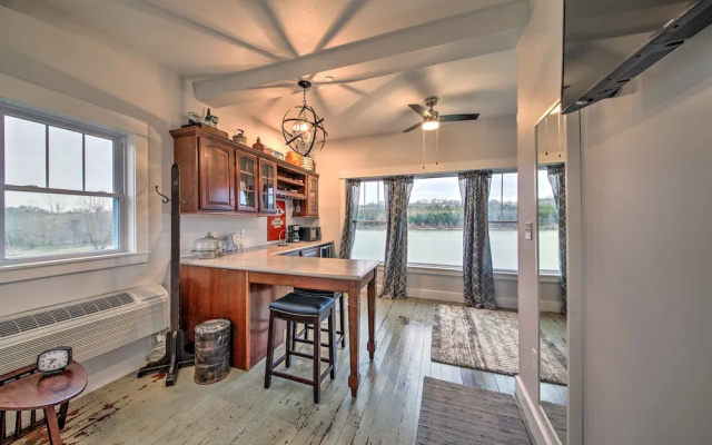 photo 5 of Lakefront Studio Guest Home on Hermann Wine Trail!