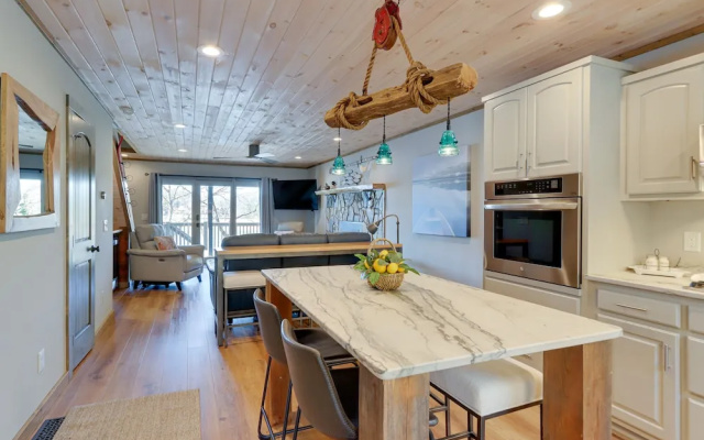 photo 5 of Lakefront Townhome w/ Dock: 6 Mi to Blue Ridge!