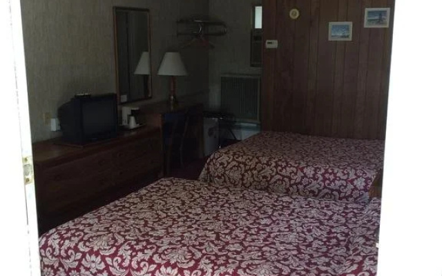 photo 3 of Lake Land Inn