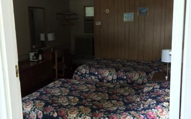 photo 5 of Lake Land Inn